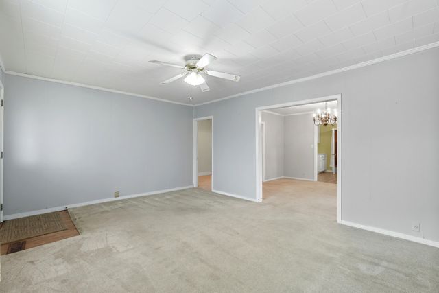 135 Main St, Mc Ewen, TN 37101