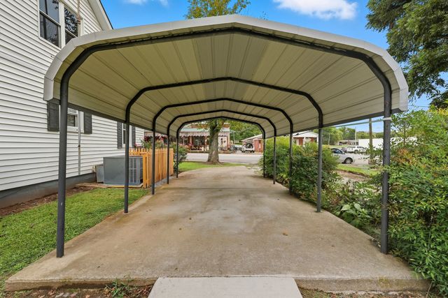 135 Main St, Mc Ewen, TN 37101