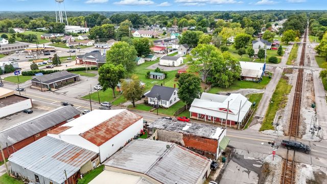 135 Main St, Mc Ewen, TN 37101