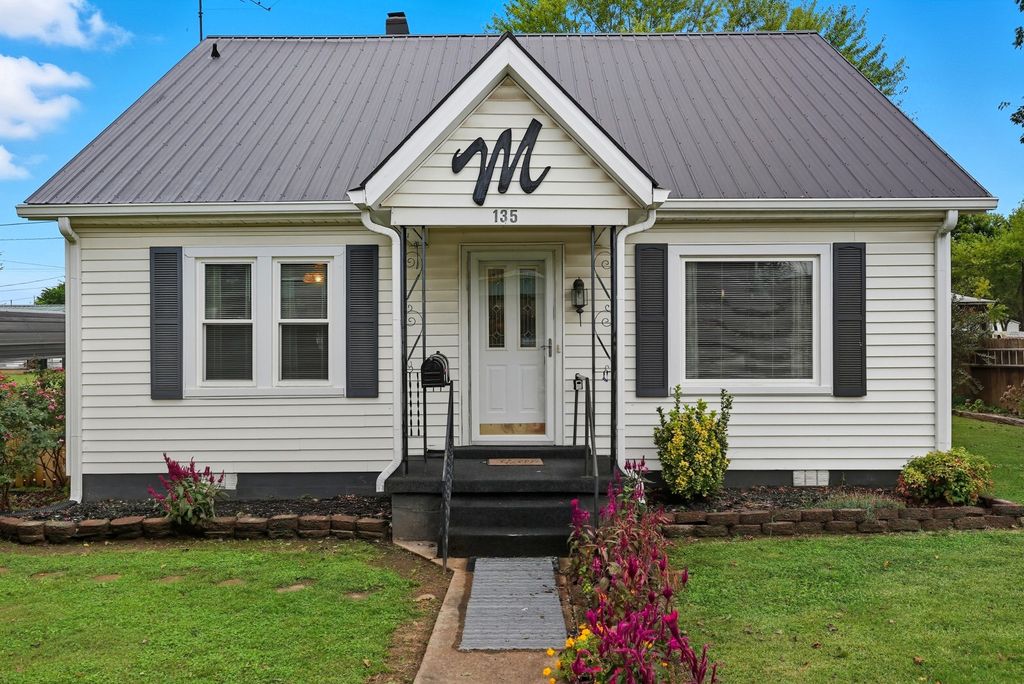 135 Main St, Mc Ewen, TN 37101
