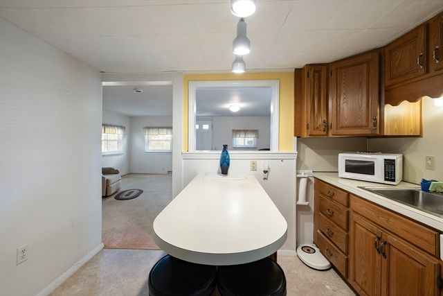 111 Thaddeus St, Chicopee, MA 01020