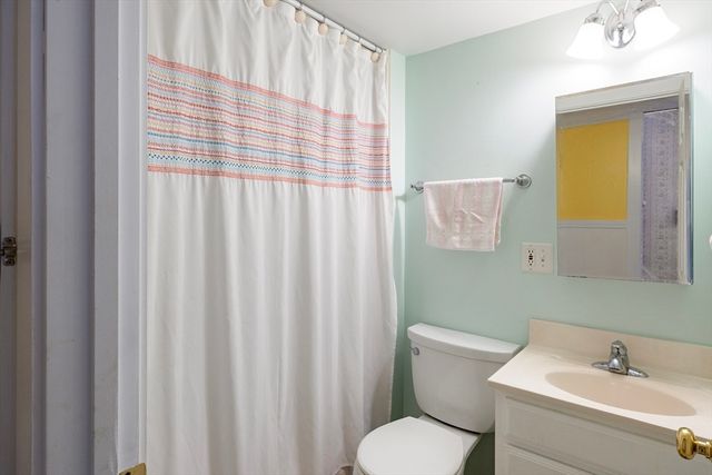 111 Thaddeus St, Chicopee, MA 01020