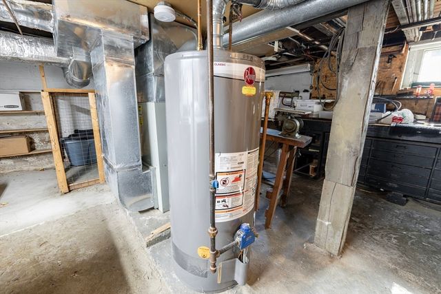 111 Thaddeus St, Chicopee, MA 01020