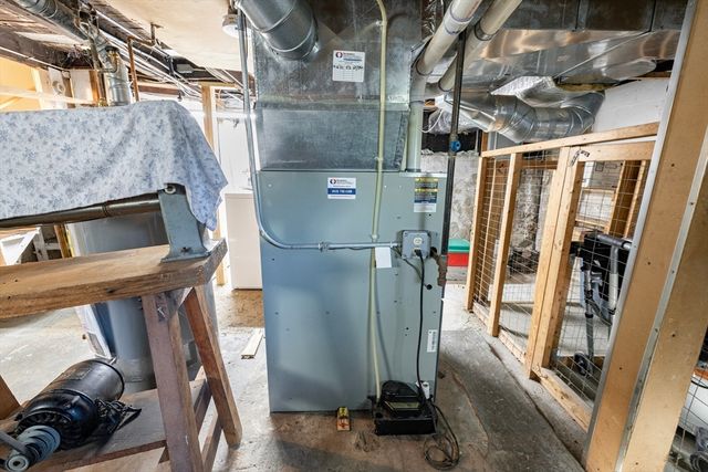 111 Thaddeus St, Chicopee, MA 01020