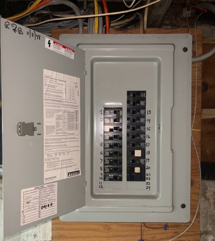 111 Thaddeus St, Chicopee, MA 01020