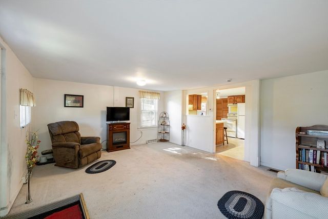 111 Thaddeus St, Chicopee, MA 01020