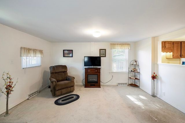 111 Thaddeus St, Chicopee, MA 01020