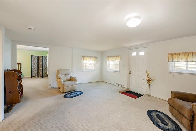 111 Thaddeus St, Chicopee, MA 01020