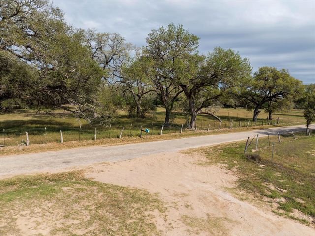 000 County Road 1h, Hallettsville, TX 77964