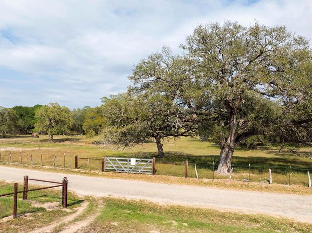 000 County Road 1h, Hallettsville, TX 77964