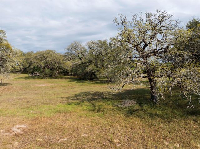 000 County Road 1h, Hallettsville, TX 77964