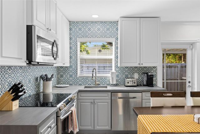 2601 NE 9th Terrace, Wilton Manors, FL 33334