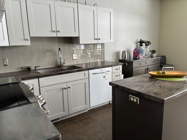 11 NIAGARA Pier 11, Erie, PA 16507