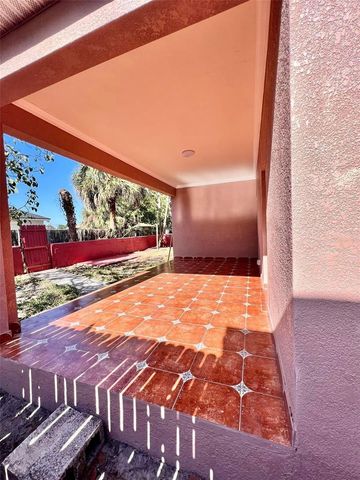 2324 W PALMETTO STREET, Tampa, FL 33607