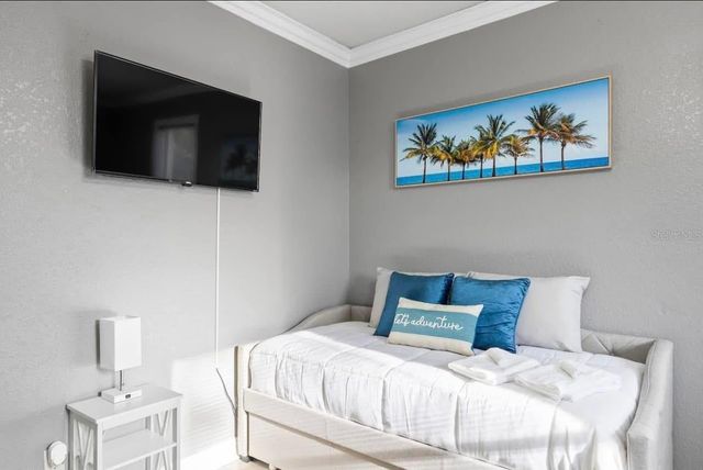 2324 W PALMETTO STREET, Tampa, FL 33607