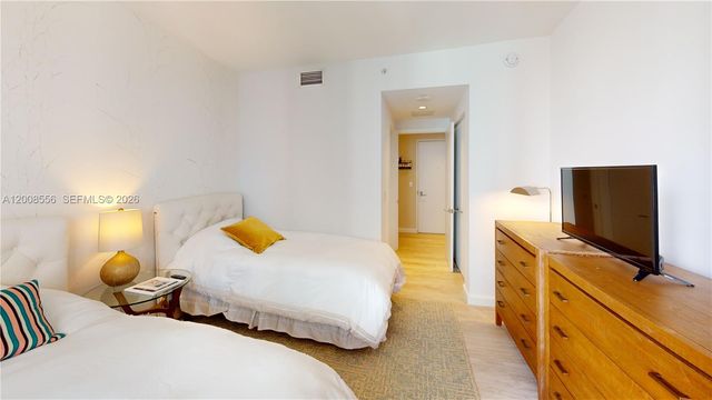 55 SW 9th St 1808, Miami, FL 33130