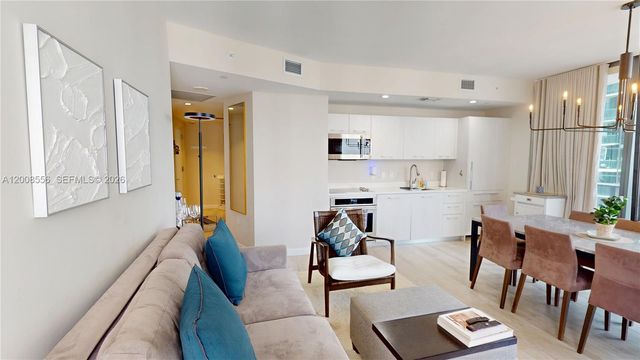 55 SW 9th St 1808, Miami, FL 33130