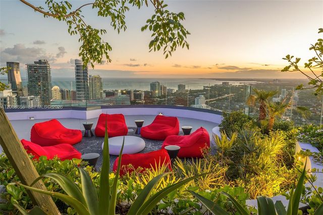 55 SW 9th St 1808, Miami, FL 33130