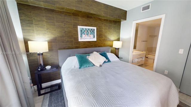 55 SW 9th St 1808, Miami, FL 33130