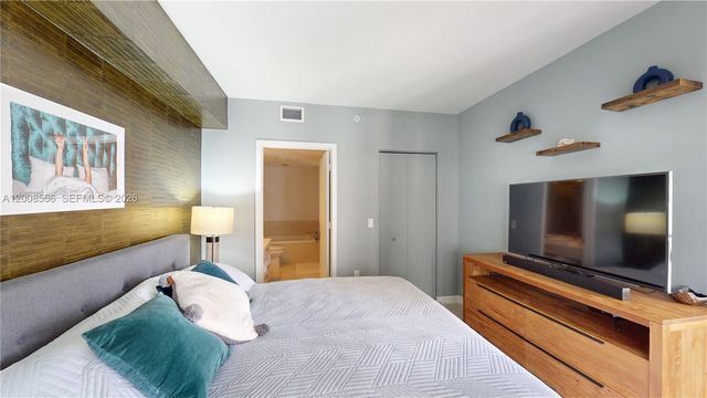 55 SW 9th St 1808, Miami, FL 33130