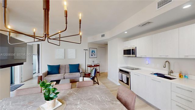 55 SW 9th St 1808, Miami, FL 33130