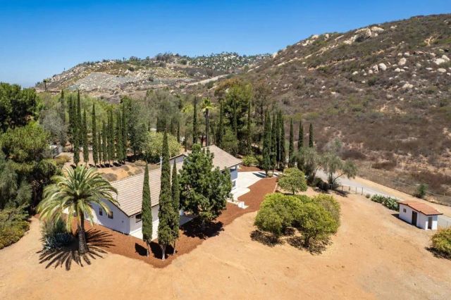 1650 Silver Tree Lane, Escondido, CA 92026