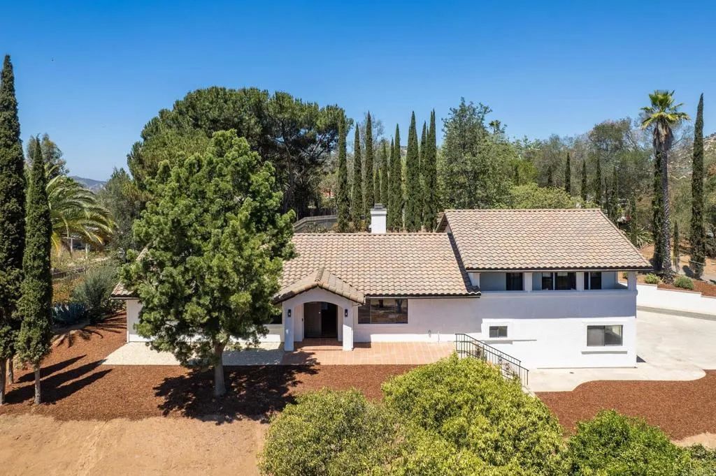 1650 Silver Tree Lane, Escondido, CA 92026