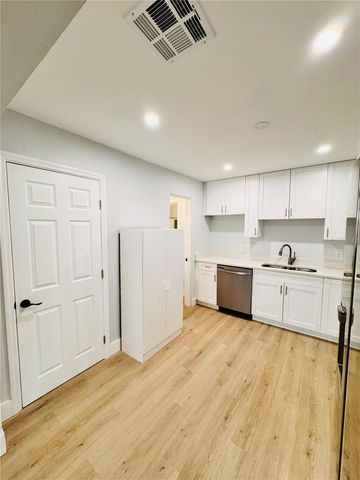 2837 18TH AVENUE N, St Petersburg, FL 33713