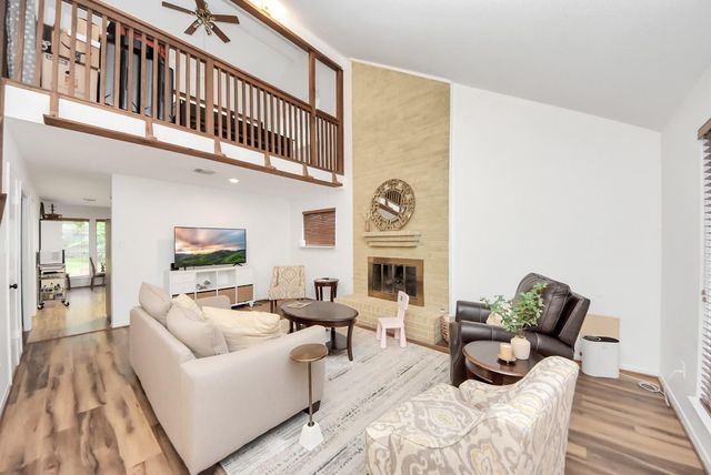 18 N Deerfoot Circle, The Woodlands, TX 77380