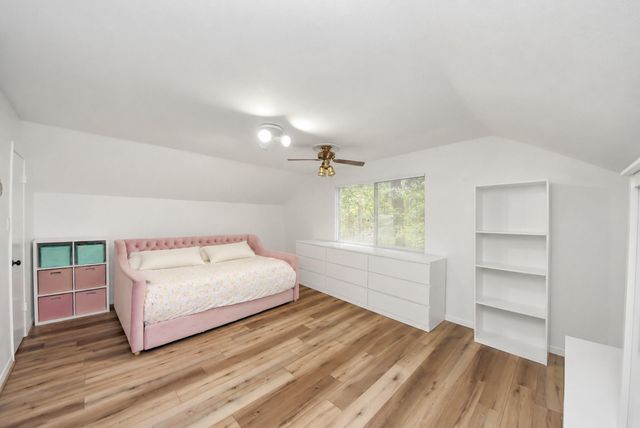 18 N Deerfoot Circle, The Woodlands, TX 77380