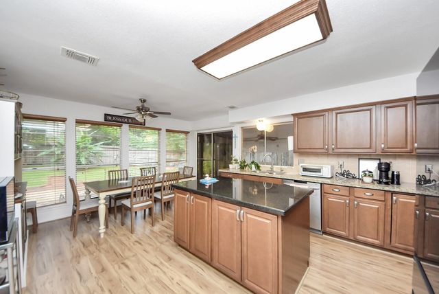 18 N Deerfoot Circle, The Woodlands, TX 77380