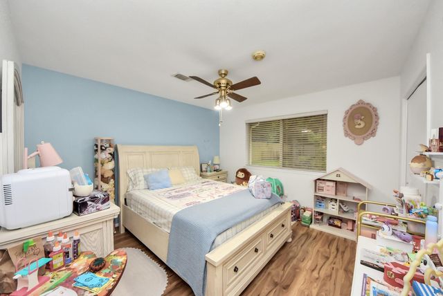 18 N Deerfoot Circle, The Woodlands, TX 77380