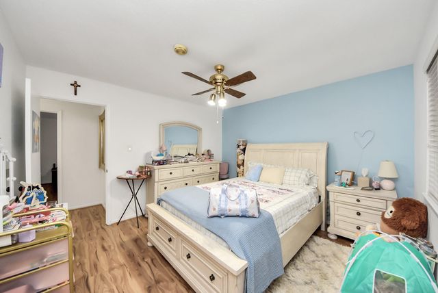 18 N Deerfoot Circle, The Woodlands, TX 77380