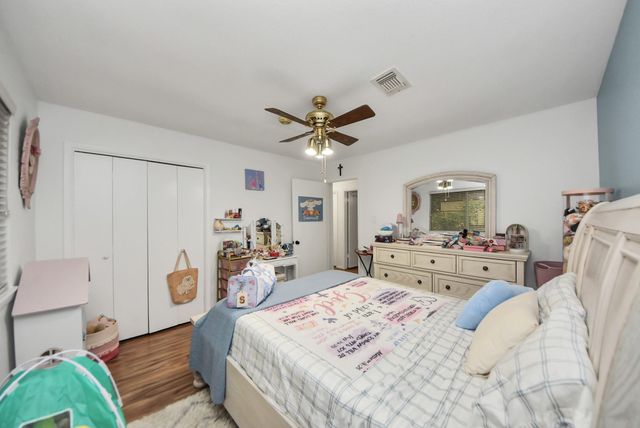 18 N Deerfoot Circle, The Woodlands, TX 77380