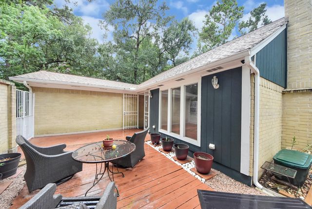 18 N Deerfoot Circle, The Woodlands, TX 77380