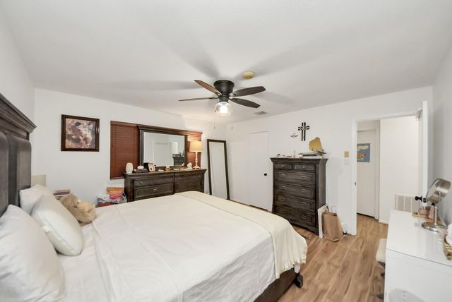 18 N Deerfoot Circle, The Woodlands, TX 77380