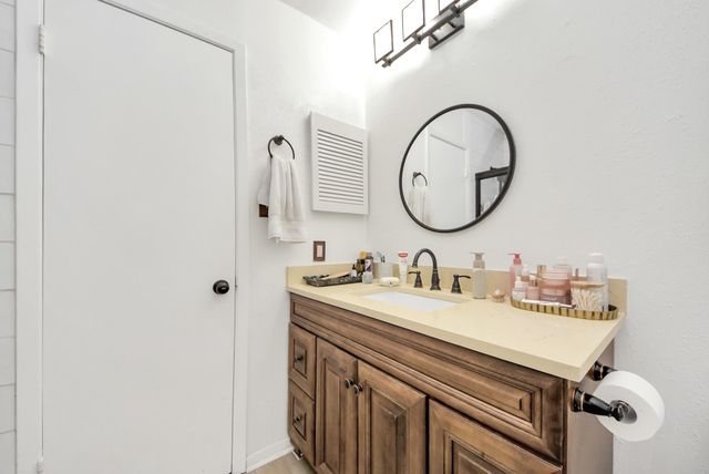 18 N Deerfoot Circle, The Woodlands, TX 77380
