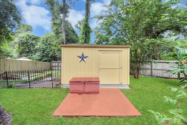 18 N Deerfoot Circle, The Woodlands, TX 77380