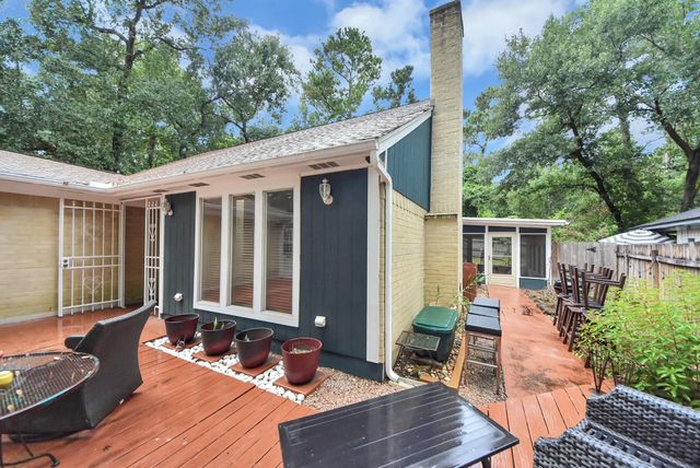 18 N Deerfoot Circle, The Woodlands, TX 77380