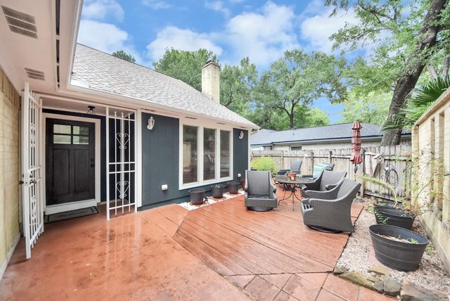 18 N Deerfoot Circle, The Woodlands, TX 77380
