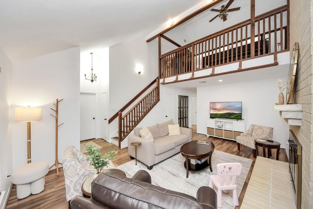 18 N Deerfoot Circle, The Woodlands, TX 77380