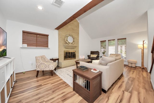 18 N Deerfoot Circle, The Woodlands, TX 77380