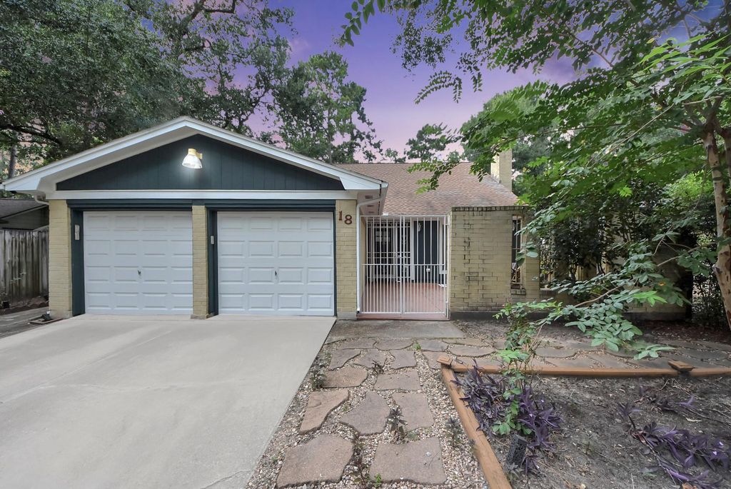18 N Deerfoot Circle, The Woodlands, TX 77380