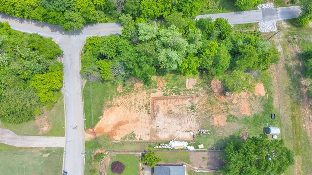 131 Hobbs Road, Rogers, AR 72756