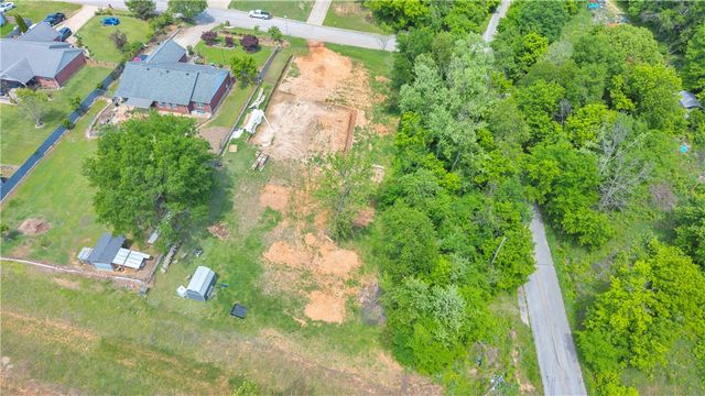 131 Hobbs Road, Rogers, AR 72756