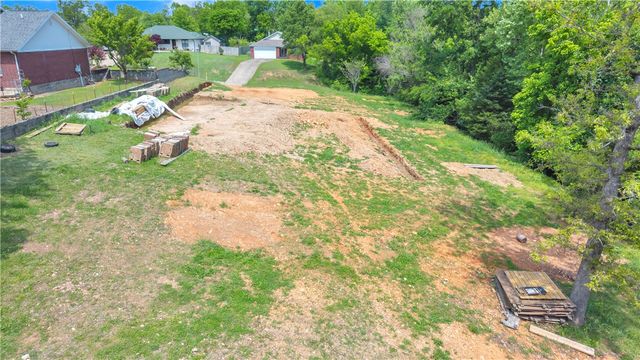 131 Hobbs Road, Rogers, AR 72756