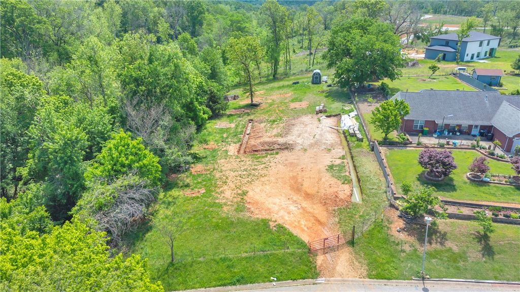 131 Hobbs Road, Rogers, AR 72756
