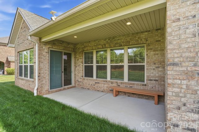 301 Hollyhock Drive, Matthews, NC 28104