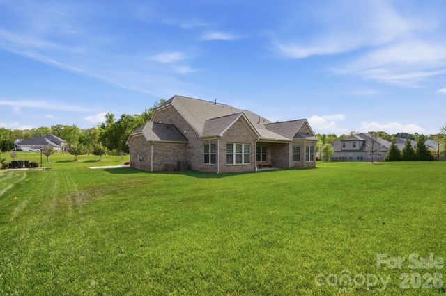 301 Hollyhock Drive, Matthews, NC 28104