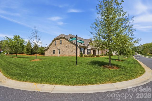 301 Hollyhock Drive, Matthews, NC 28104